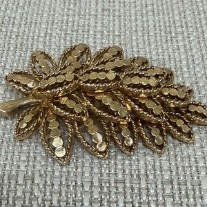 CAPRI Signed Vintage Gold Tone Etched Leaf Cluster Brooch